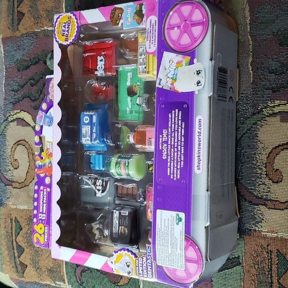 REAL Littles Shopkins Snack Time playset - Picture 2 of 2